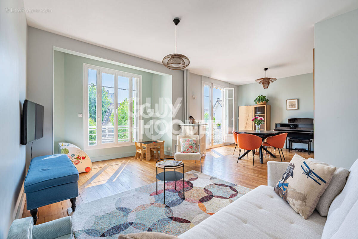Appartement à LA GARENNE-COLOMBES
