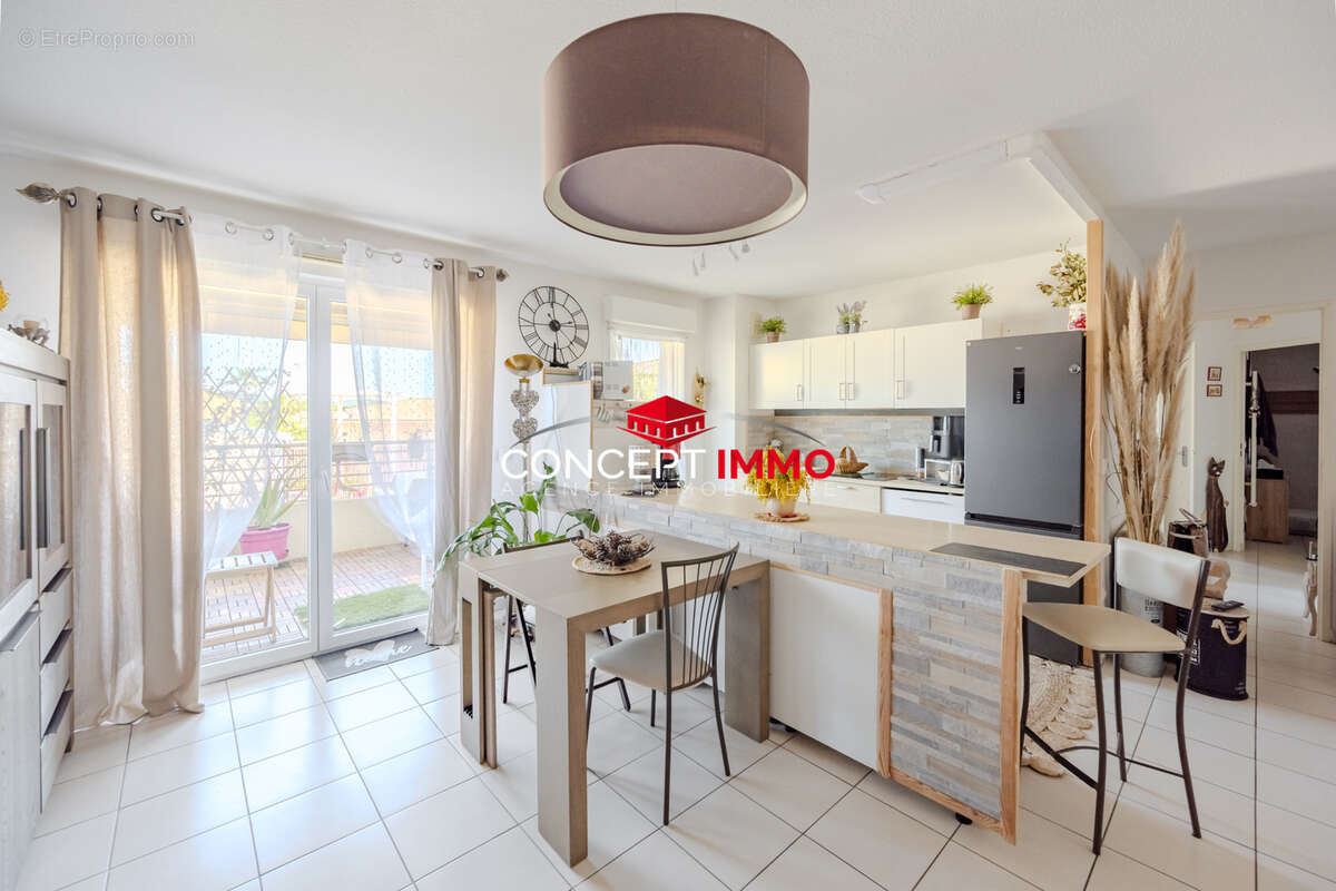 Appartement à SOLLIES-PONT