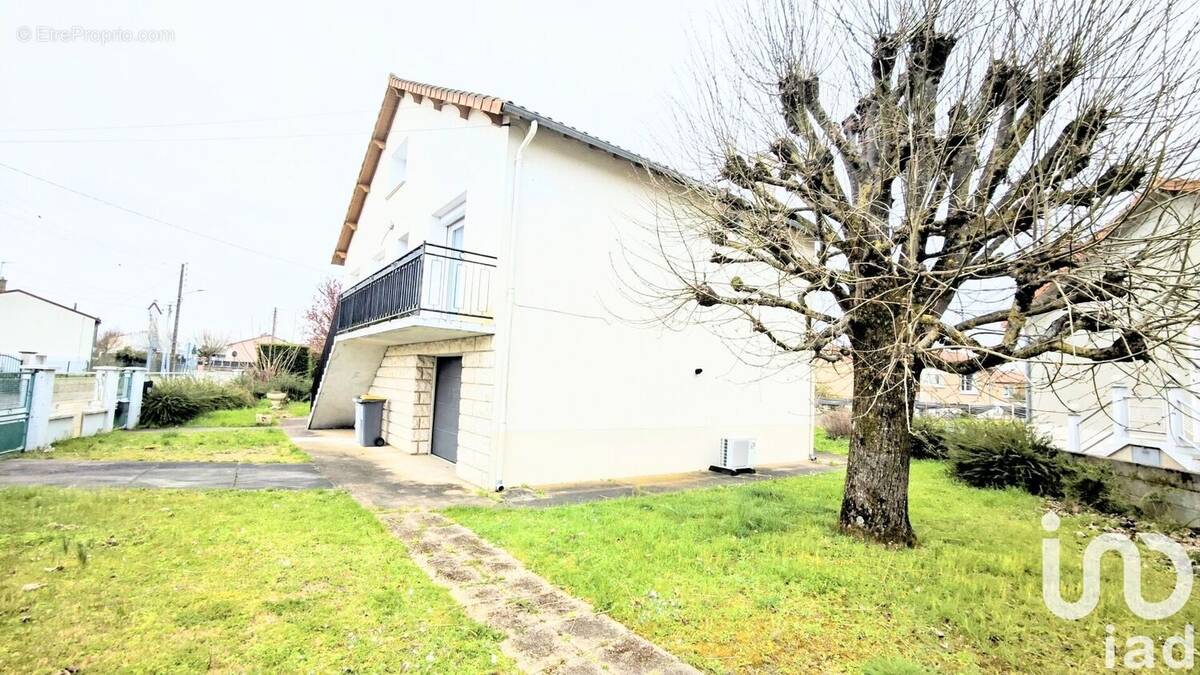 Photo 1 - Maison à CHASSENEUIL-DU-POITOU
