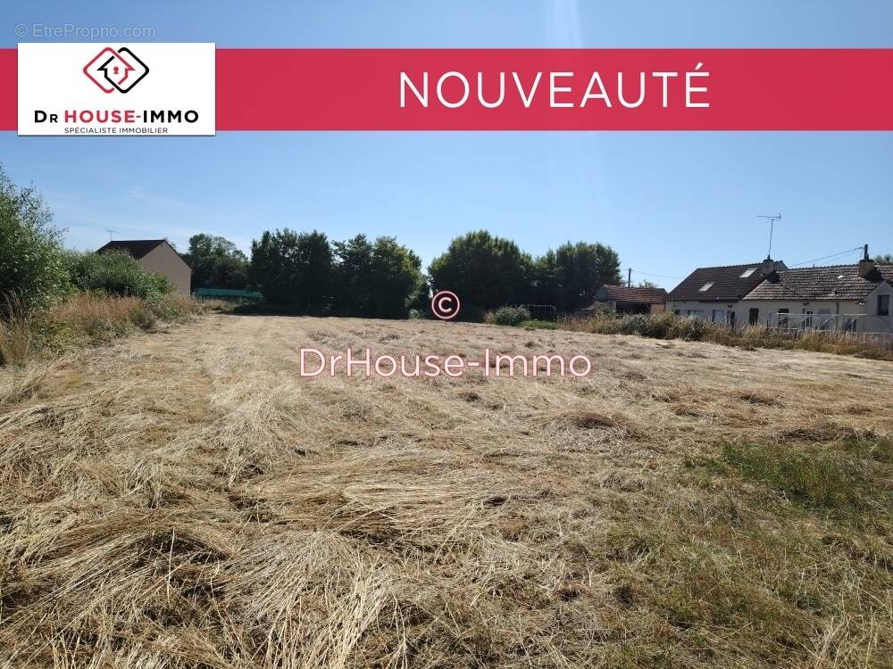 Terrain à SAINT-MAURICE-SUR-FESSARD