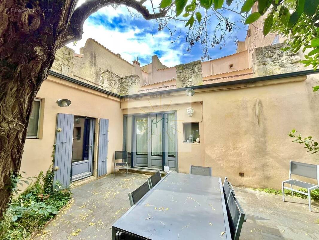 Maison à LES GRANGES-GONTARDES