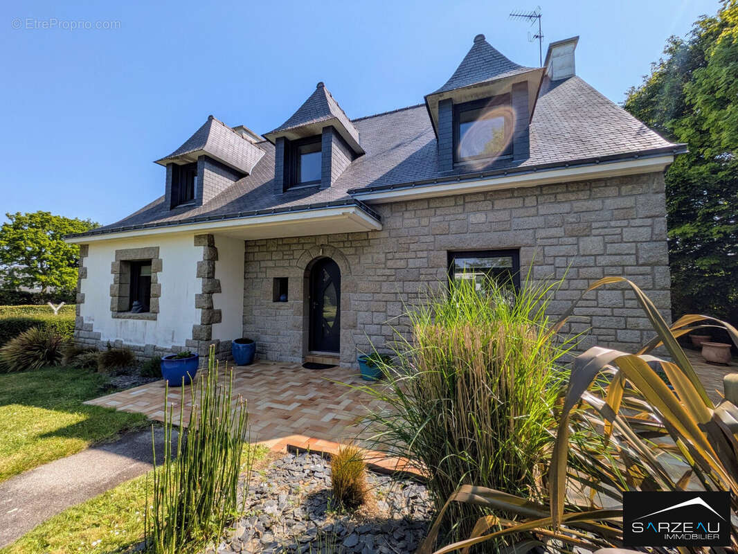 Maison à SURZUR