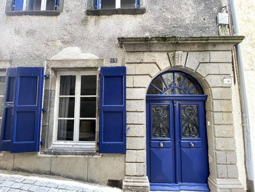 Maison à MUR-DE-BARREZ