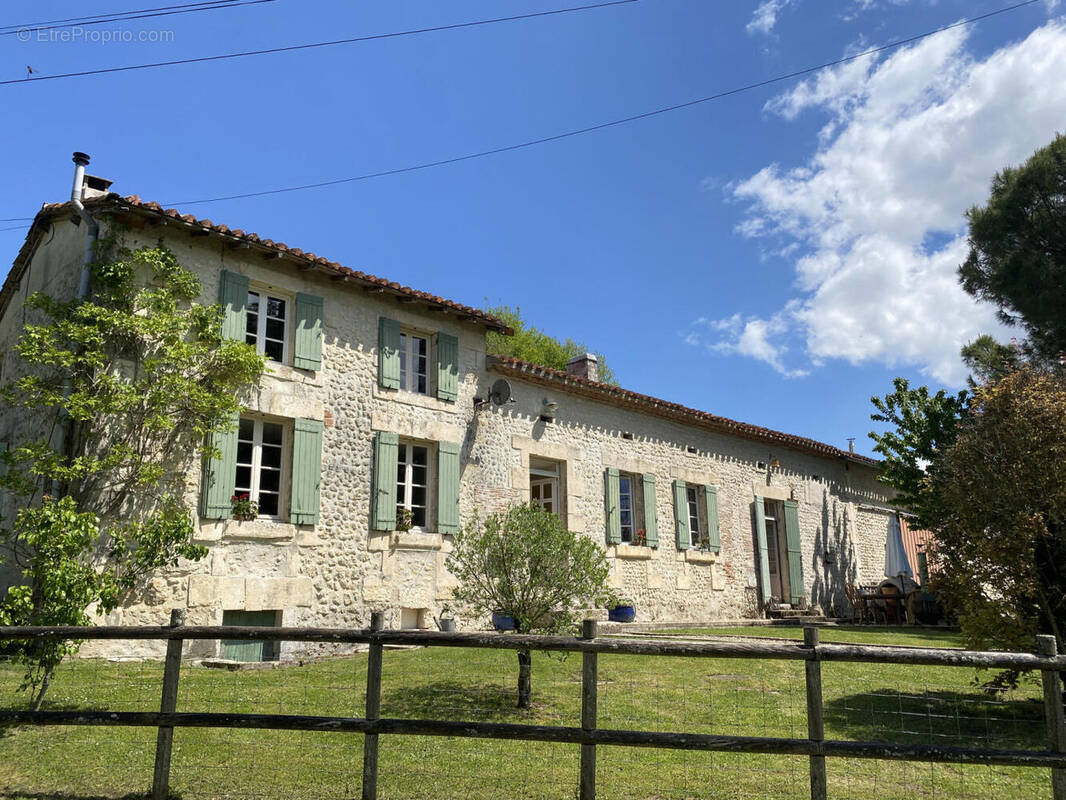 facade - Maison à AUBETERRE-SUR-DRONNE