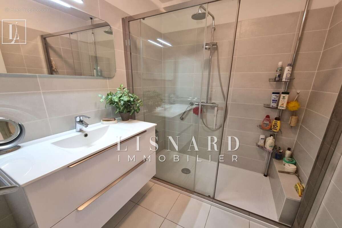 Appartement à VALLAURIS