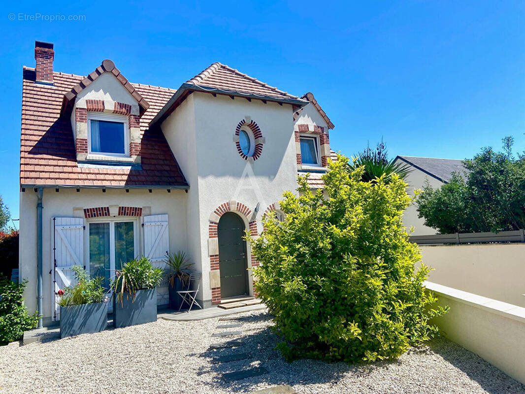 Maison à LA CHAPELLE-SAINT-MESMIN