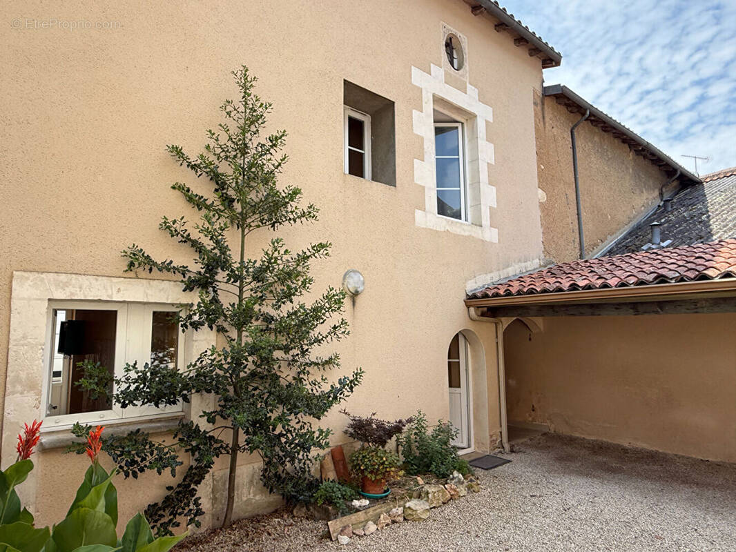 Maison à LIGUGE