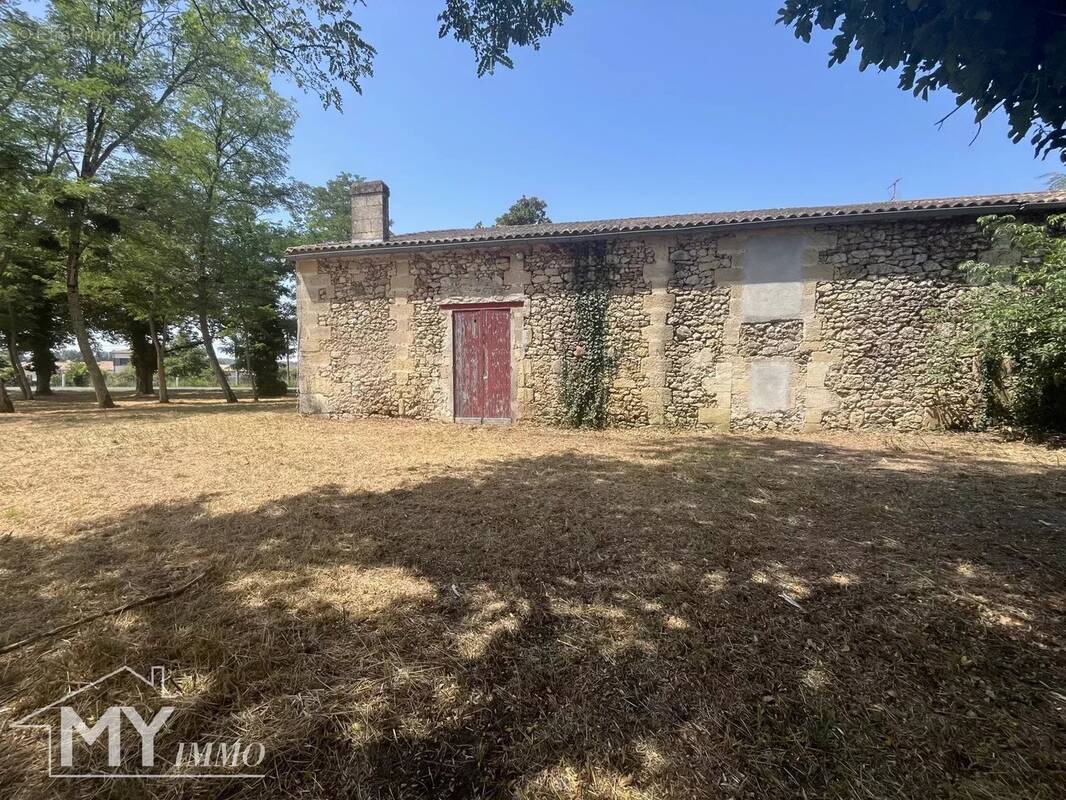 Maison à MOULIETS-ET-VILLEMARTIN
