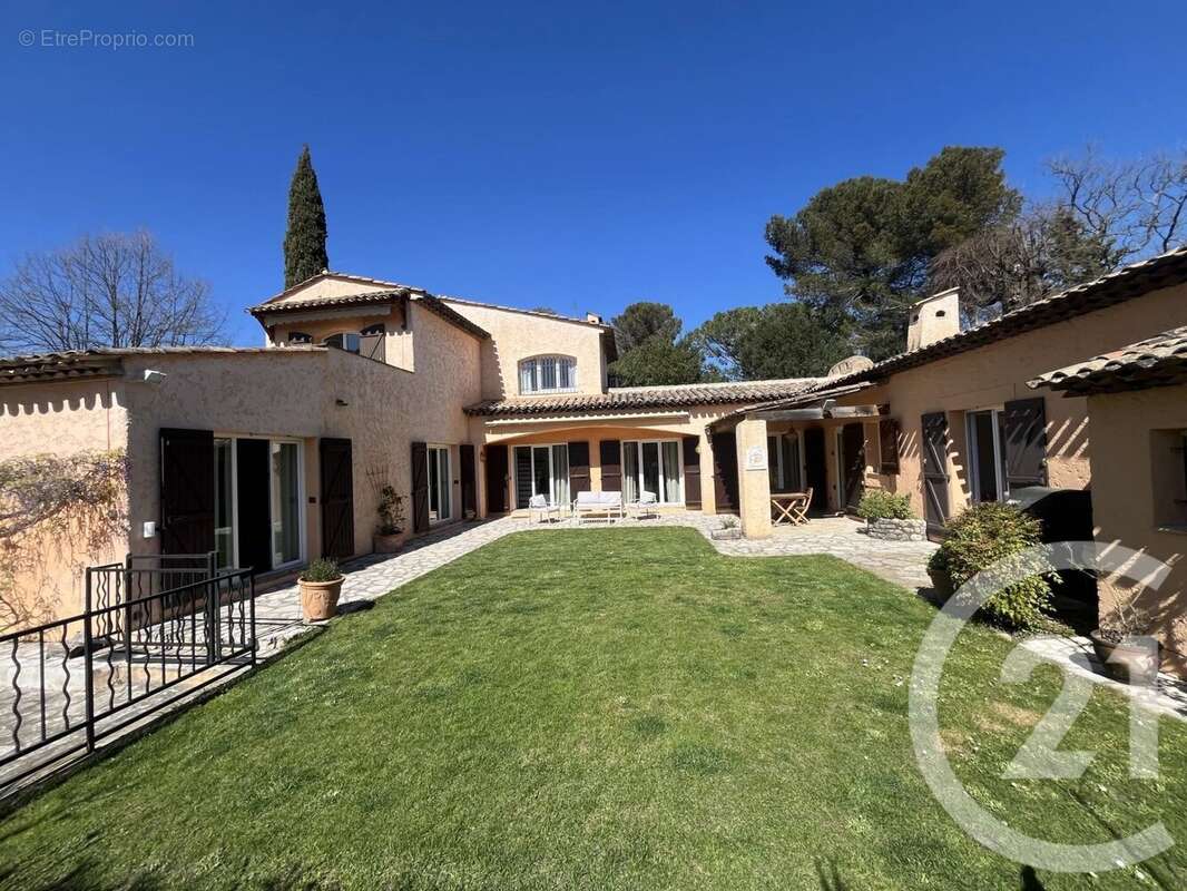 Maison à ROQUEFORT-LES-PINS