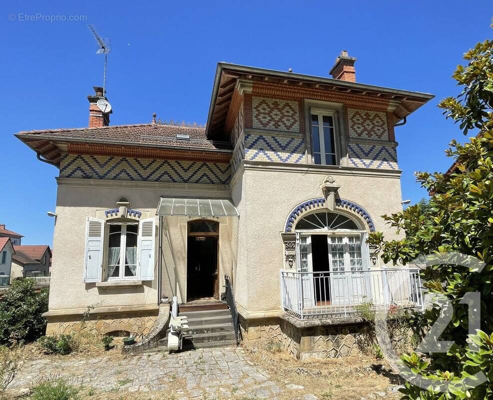 Maison à YZEURE