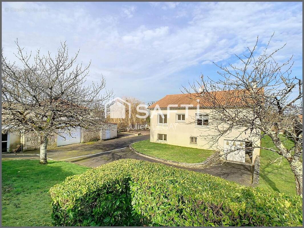 Photo 1 - Maison à SAINTE-NEOMAYE