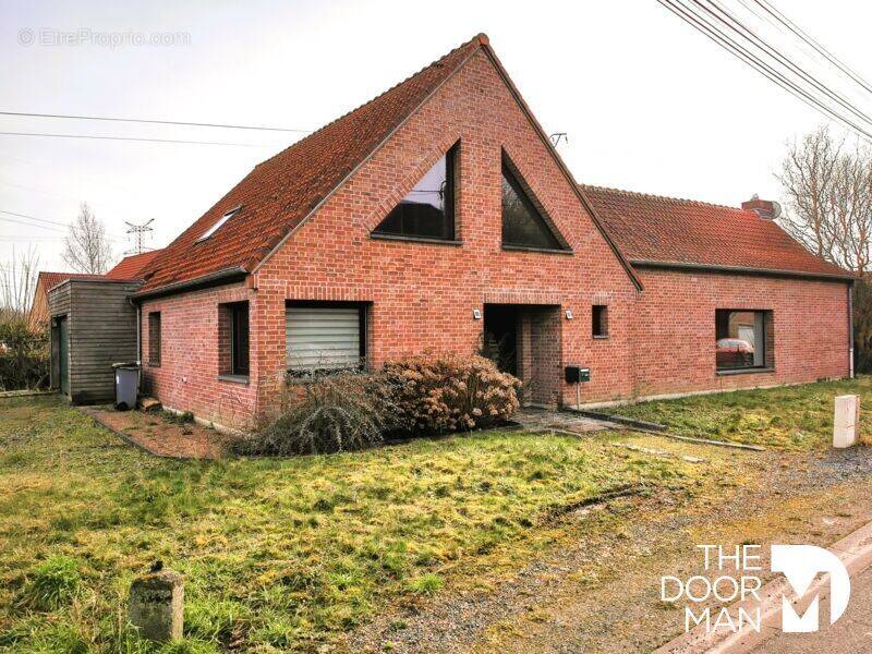 Maison à COUTICHES
