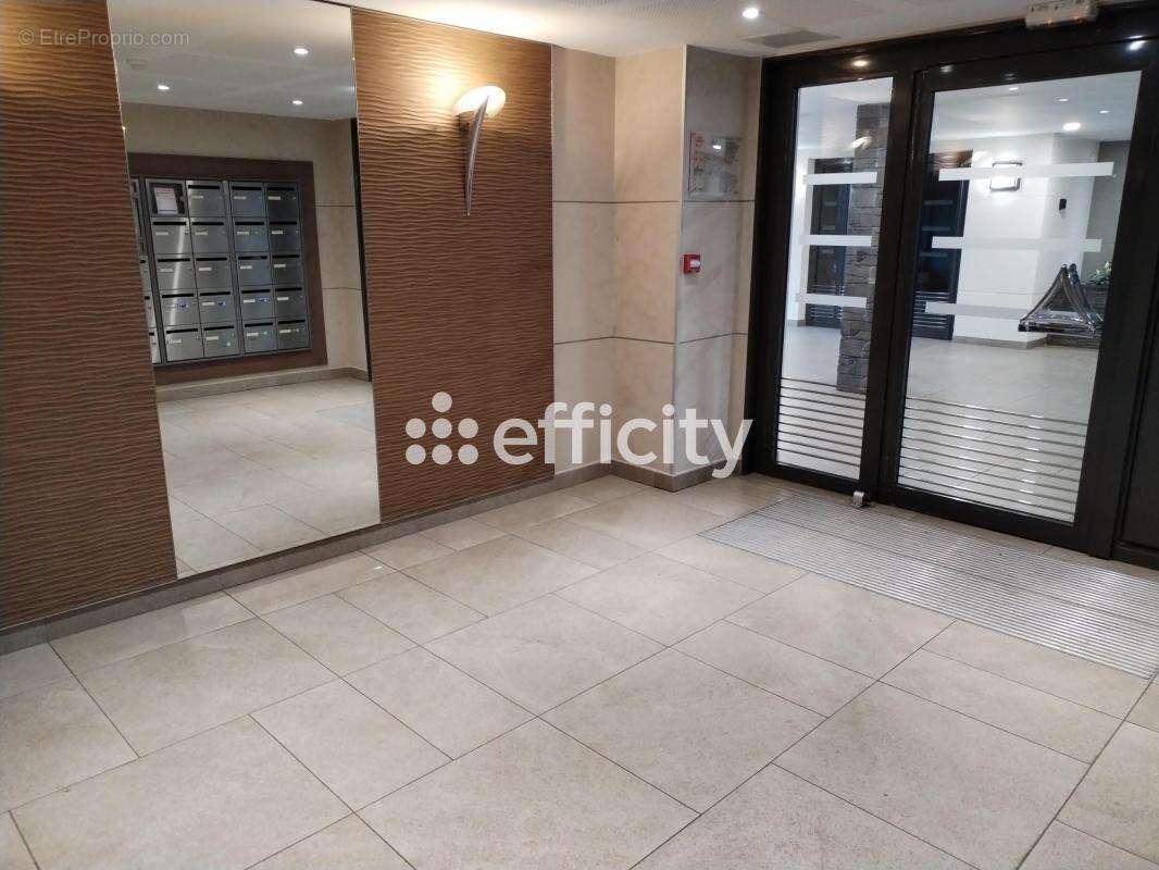 Appartement à FONTENAY-LE-FLEURY