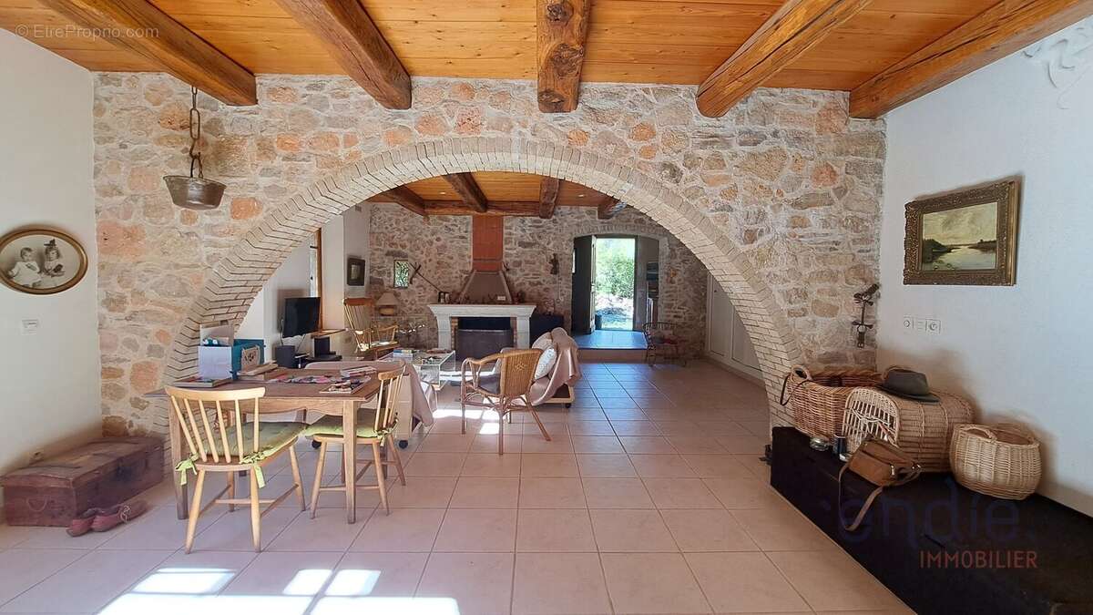 Maison à LORGUES