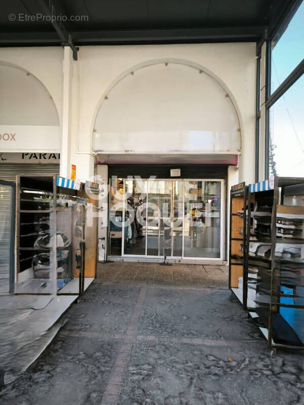 Commerce à CANET-EN-ROUSSILLON
