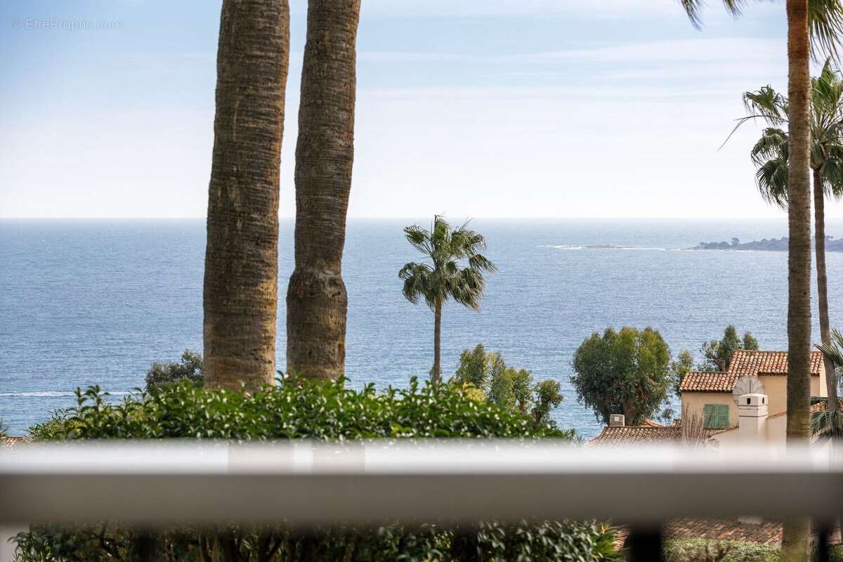 Appartement à VALLAURIS