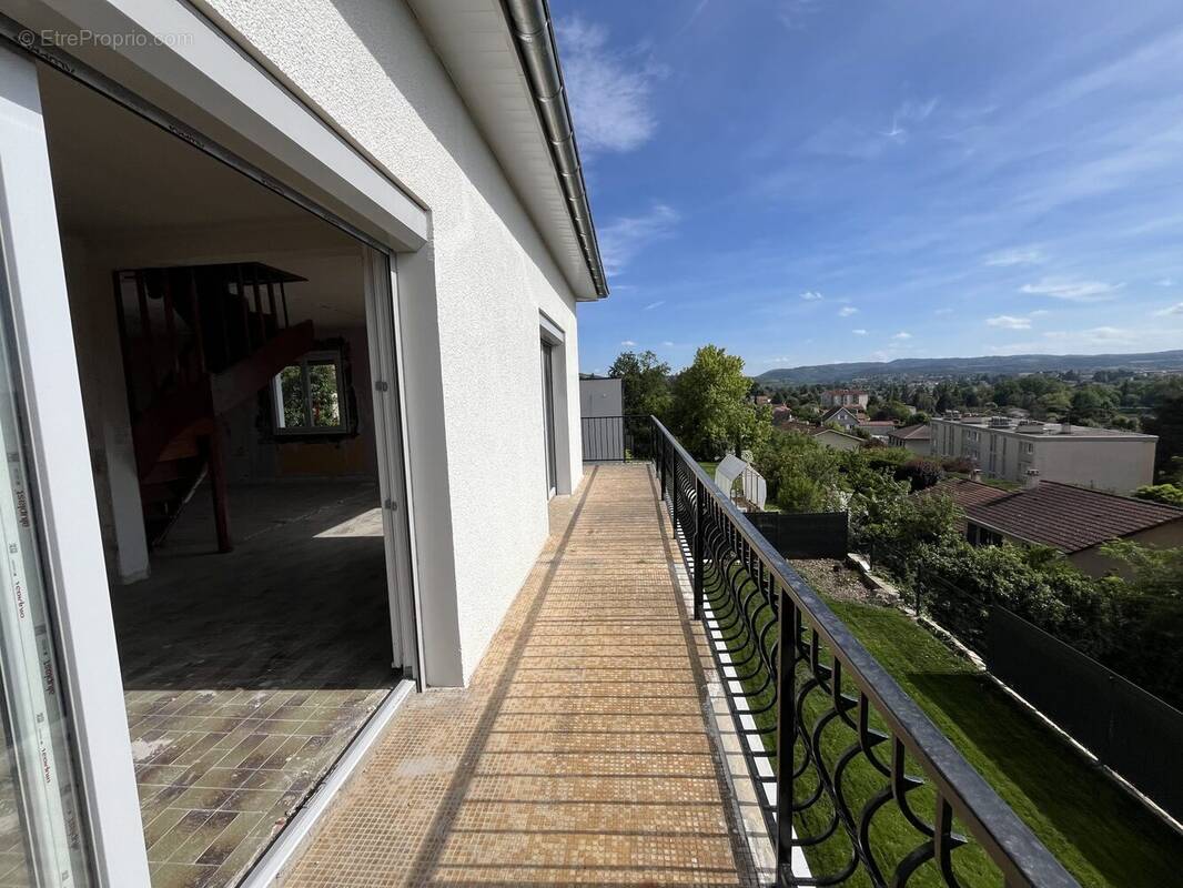 Appartement à SAINT-JUST-SAINT-RAMBERT