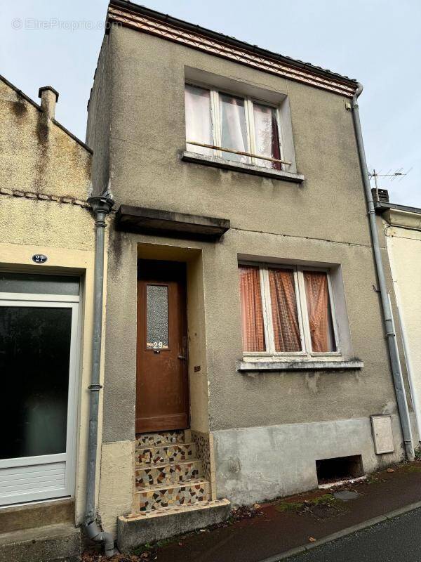 Maison à NOTRE-DAME-DE-SANILHAC