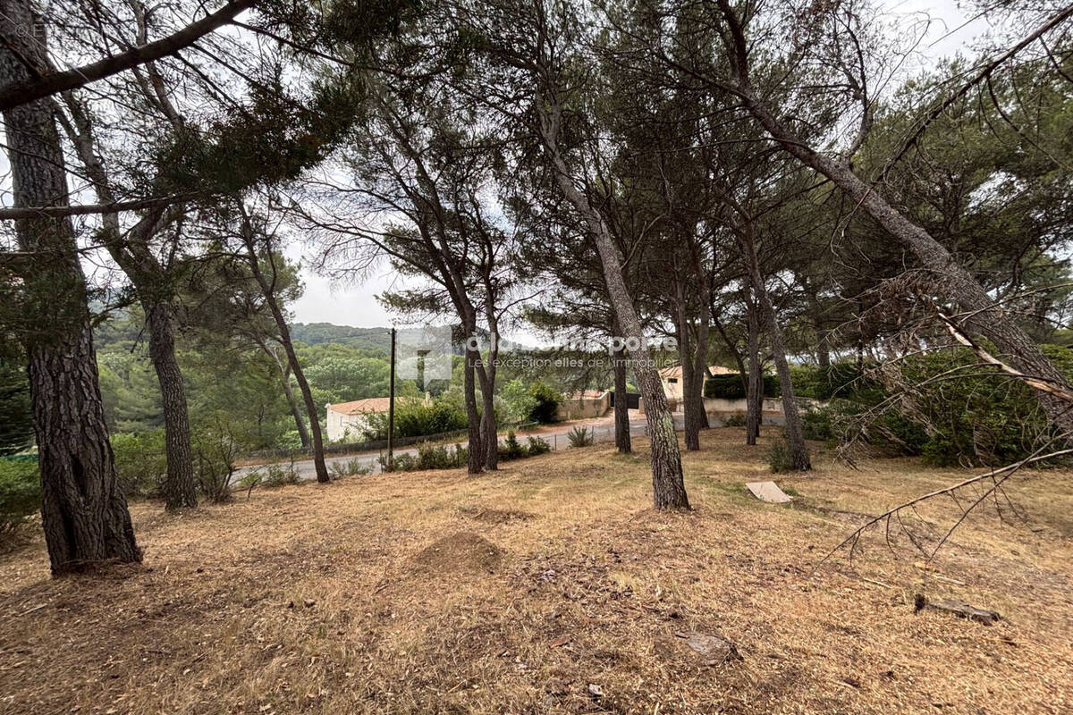 Terrain à VENTABREN