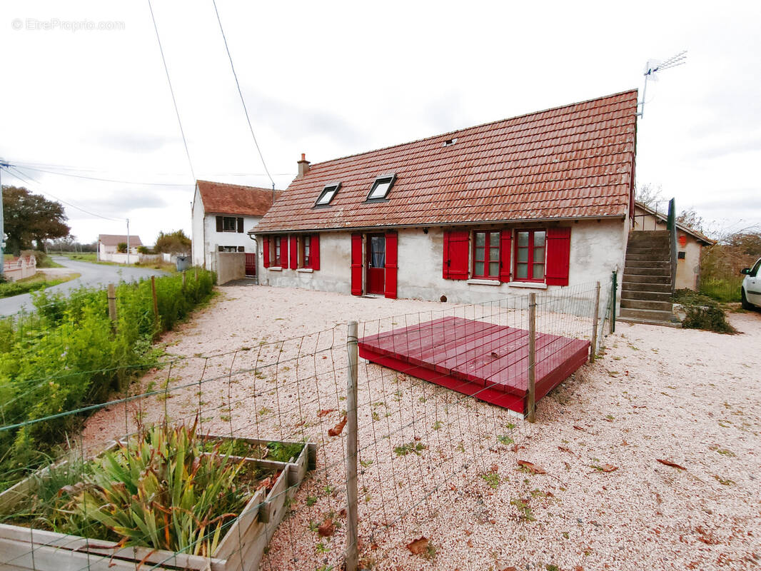 Maison à TRETEAU