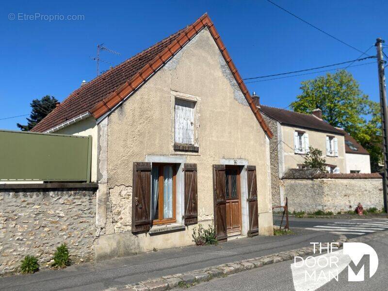 Maison à LA QUEUE-LES-YVELINES