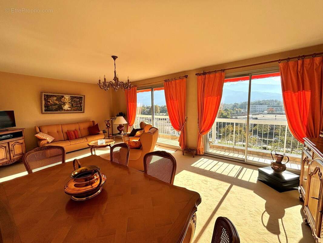 Appartement à MEYLAN