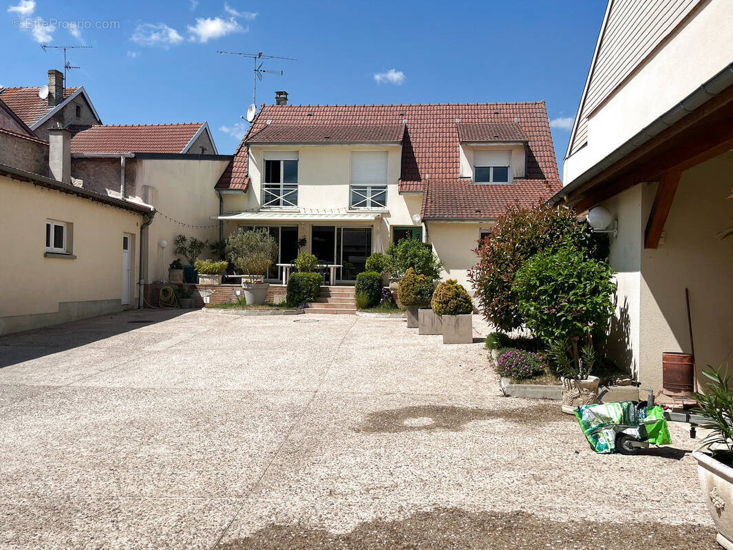 Maison à BEZANNES