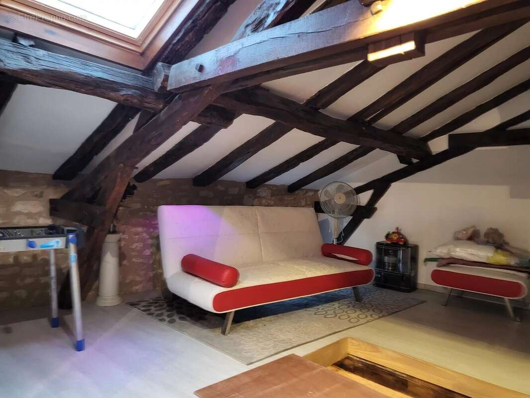 Appartement à JAVERLHAC-ET-LA-CHAPELLE-SAINT-ROBERT