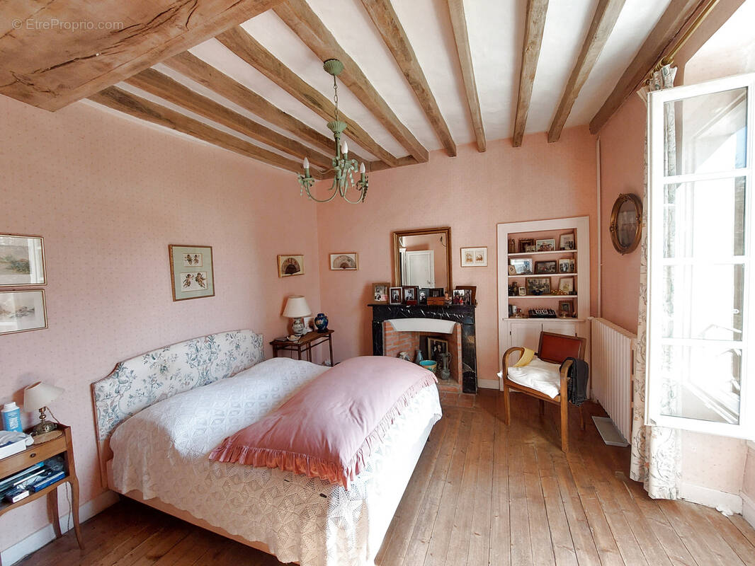 Maison à ARGENTRE-DU-PLESSIS