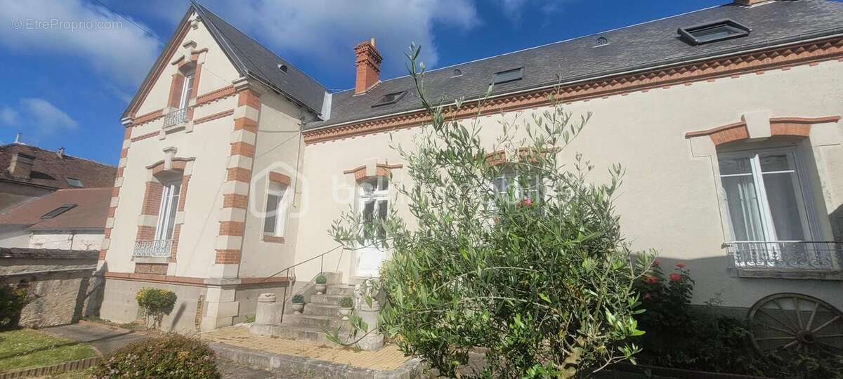 Maison à BEAUNE-LA-ROLANDE