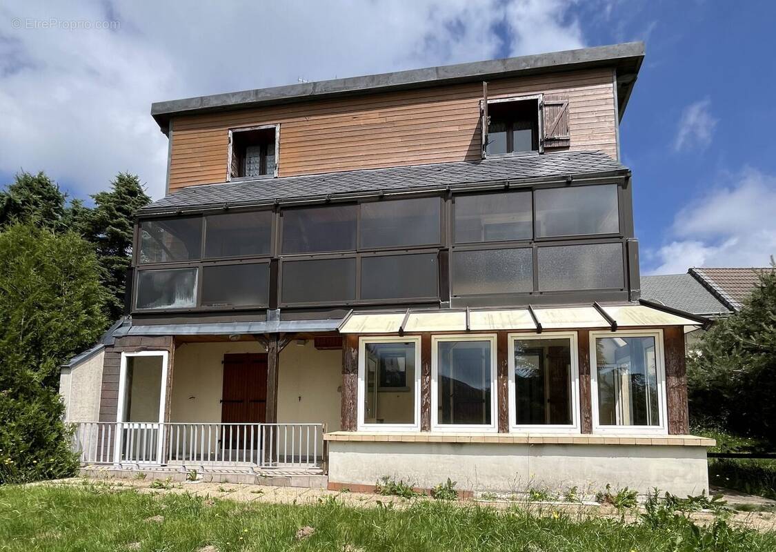 Maison à BESSE-ET-SAINT-ANASTAISE