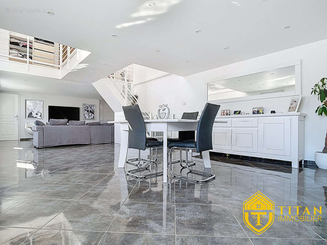  En exclusivité : Maison individuelle semi plain pied, 3 chambres, jardin, garage Audruicq -titan-immobilier - Maison à AUDRUICQ