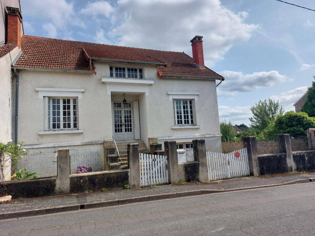 Maison à BOUSSAC