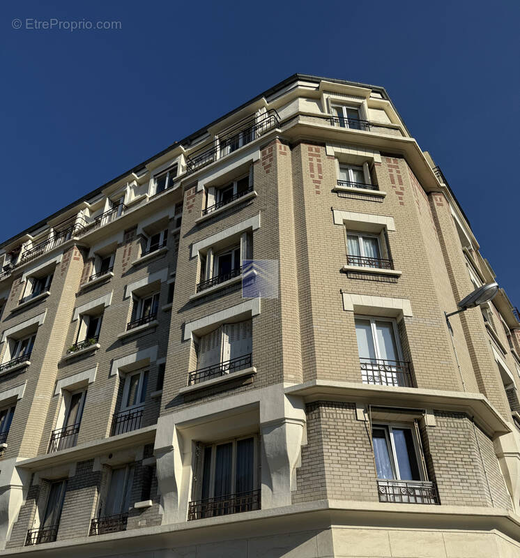 Appartement à COURBEVOIE