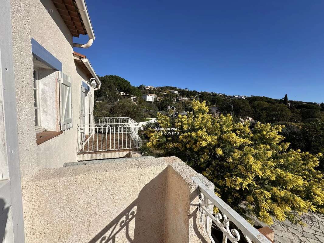Maison à ROQUEBRUNE-SUR-ARGENS