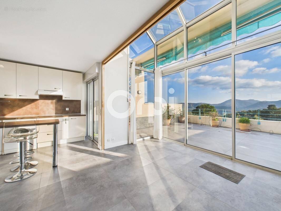 Appartement à MANDELIEU-LA-NAPOULE