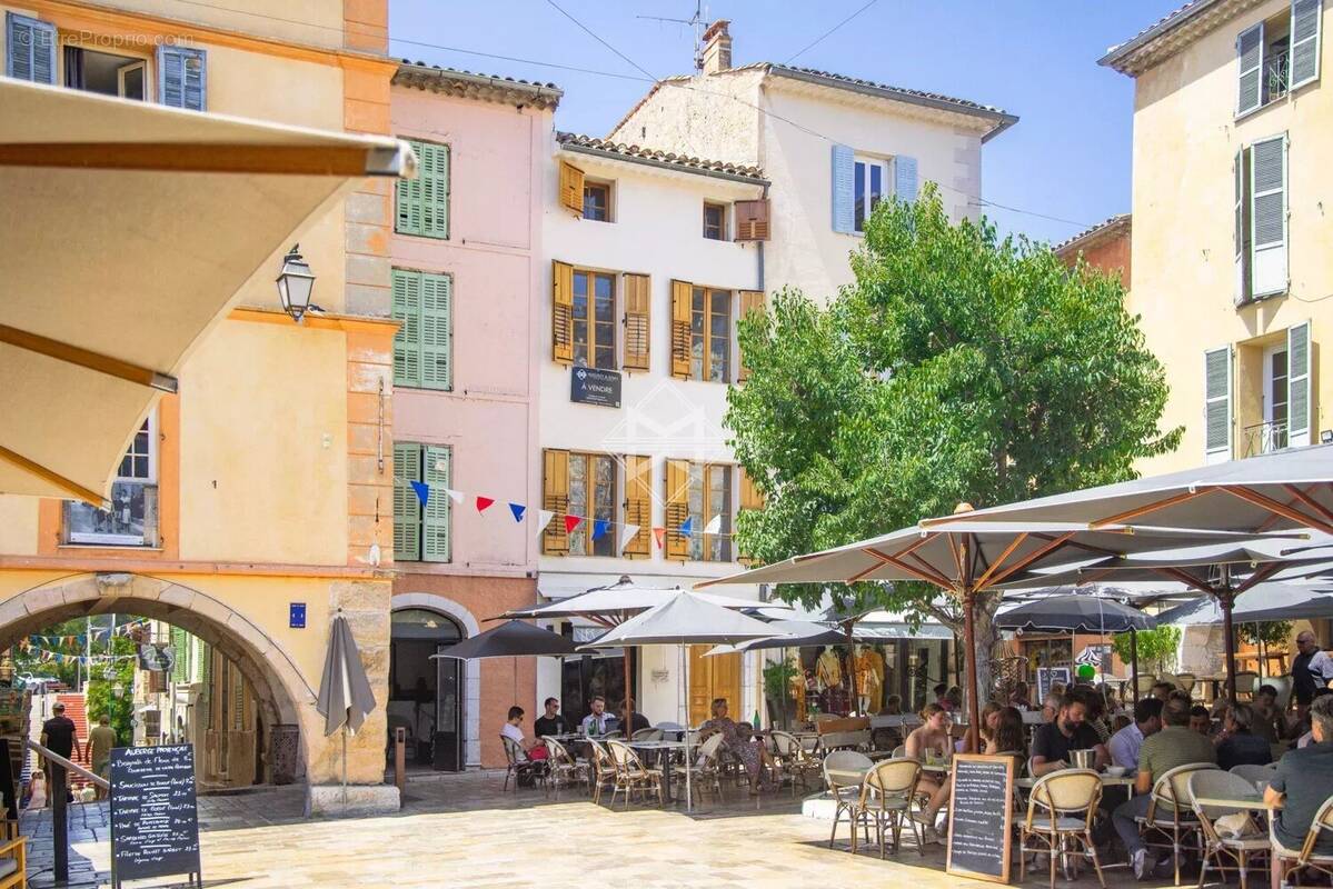 Commerce à VALBONNE
