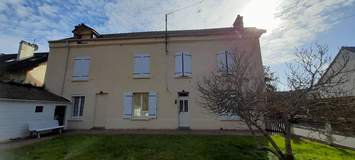 Maison à LIMOURS
