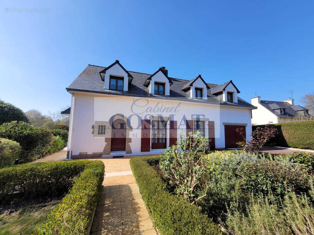 Maison à SURZUR