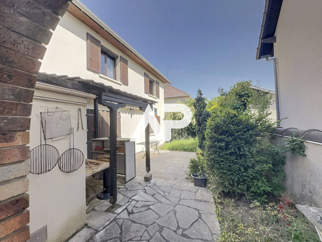 Maison à SAINT-GRATIEN