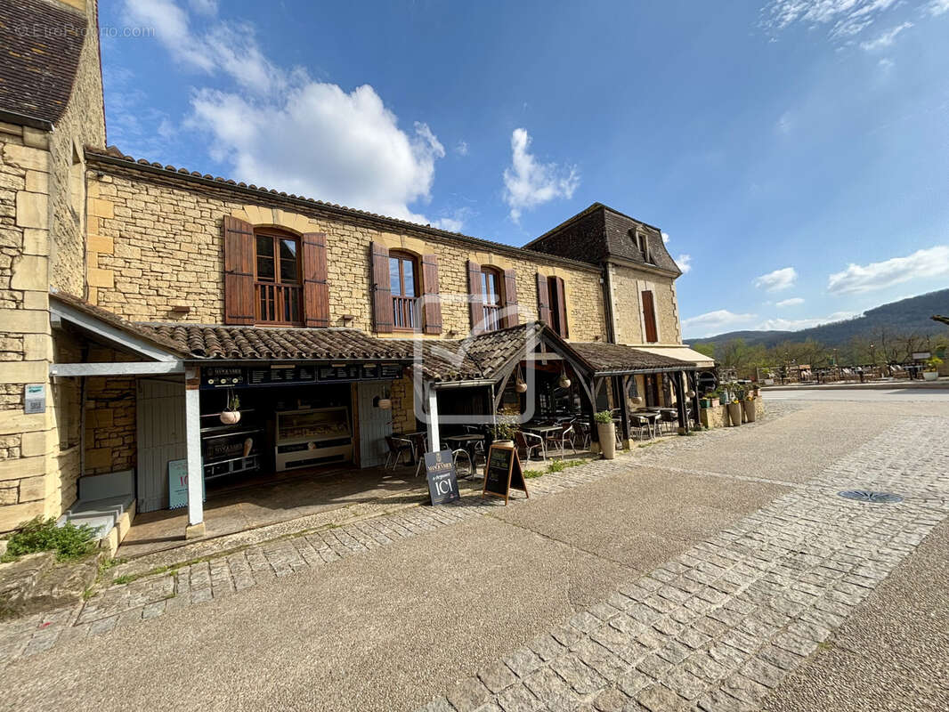 Commerce à BEYNAC-ET-CAZENAC