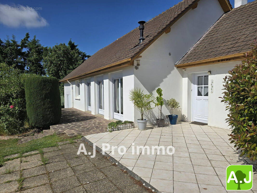 Maison à GROSSOEUVRE