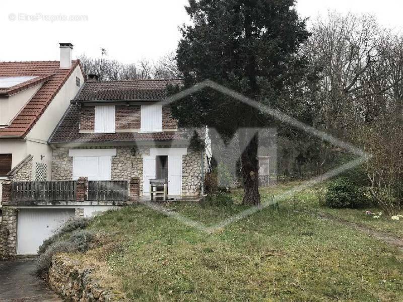 Maison à VARENNES-JARCY