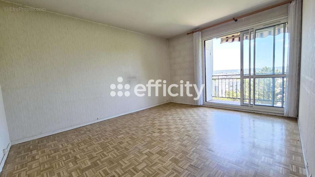 Appartement à FRESNES
