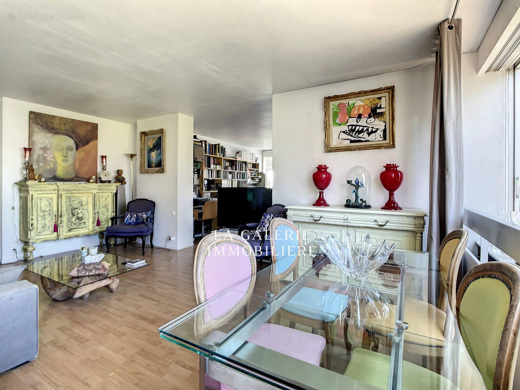 Appartement à COURBEVOIE