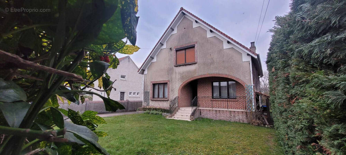 Maison à AIX-NOULETTE