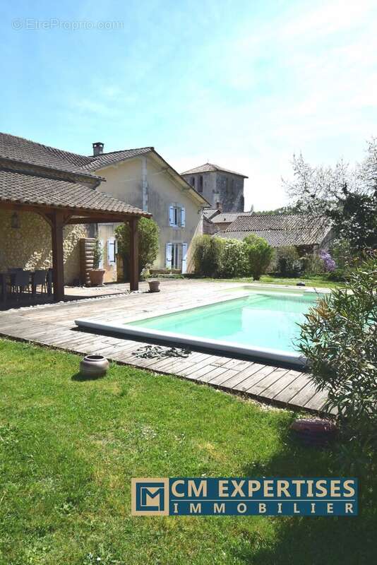 Maison à NEUVIC