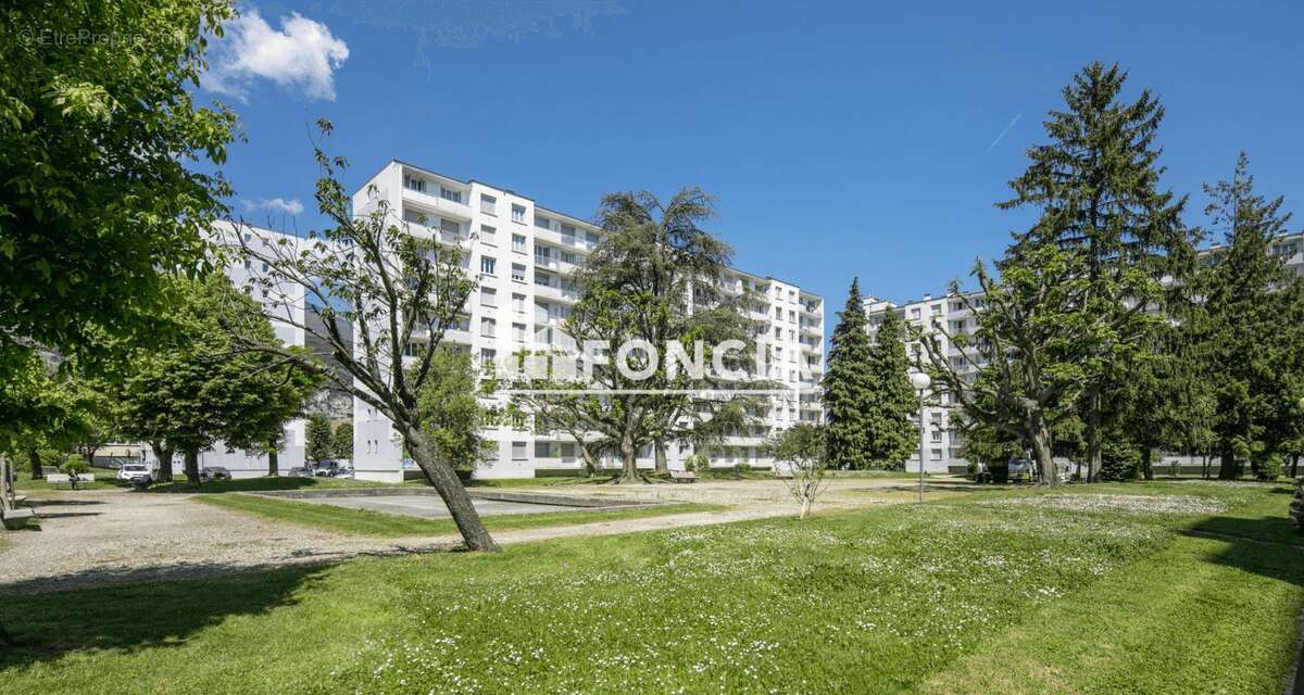 Appartement à LE PONT-DE-CLAIX