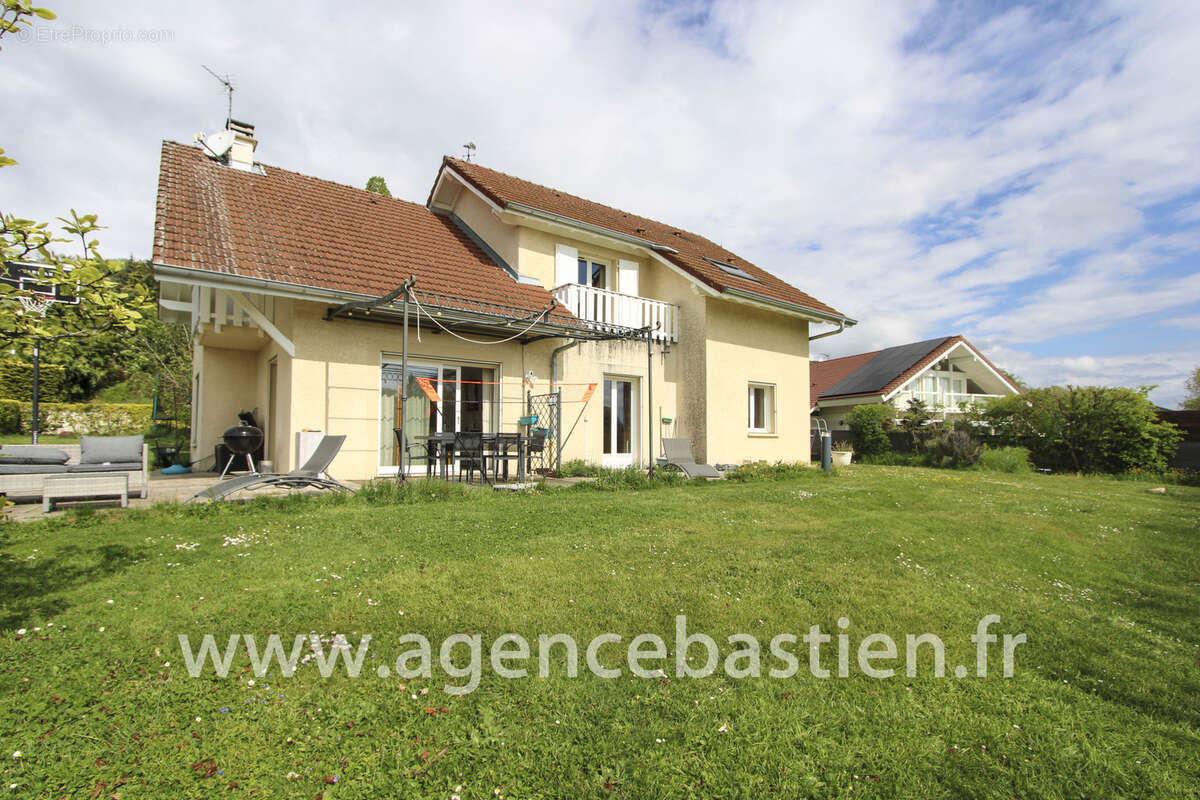 Maison à GRILLY