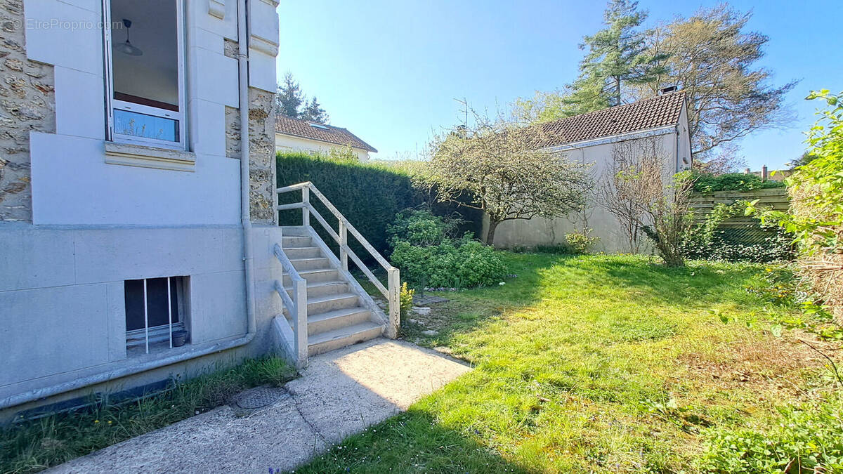 Appartement à SAINT-REMY-LES-CHEVREUSE